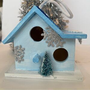 408 - HOLIDAY BIRDHOUSE IN CHRISTMAS BLUE‎